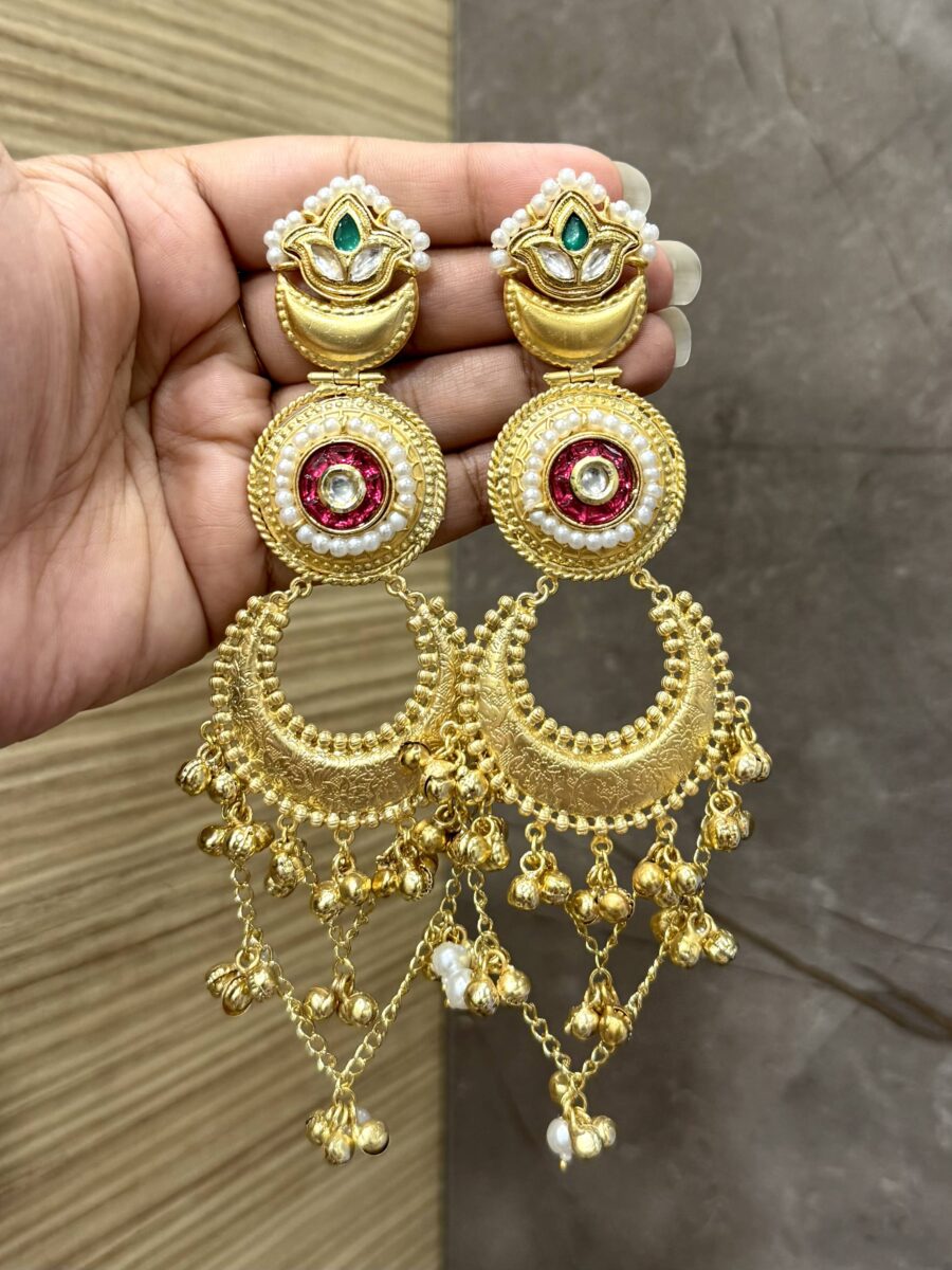 Aayat Earrings Pink